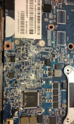 Flüssigkeitsschaden / Wasserschaden Apple Macbook Pro / Air in Berlin Prenzlauer Berg bei Star61