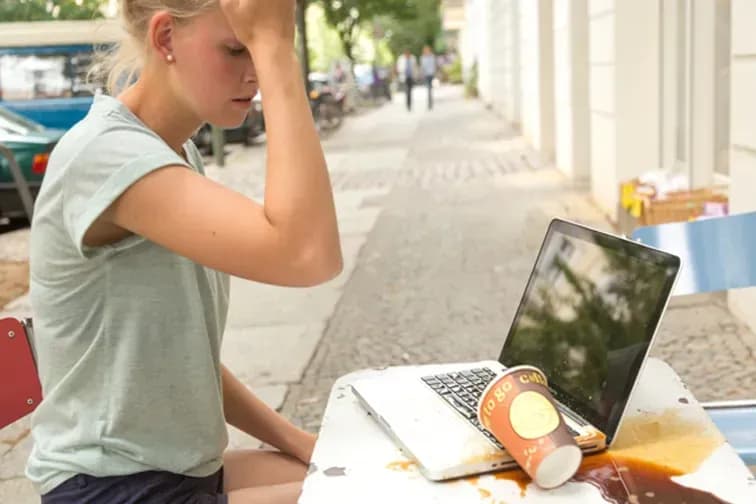 Flüssigkeitsschaden / Wasserschaden Apple Macbook Pro / Air Berlin Prenzlauer Berg Express Hilfe